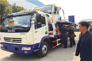 遂宁汽车道路救援拖车价格